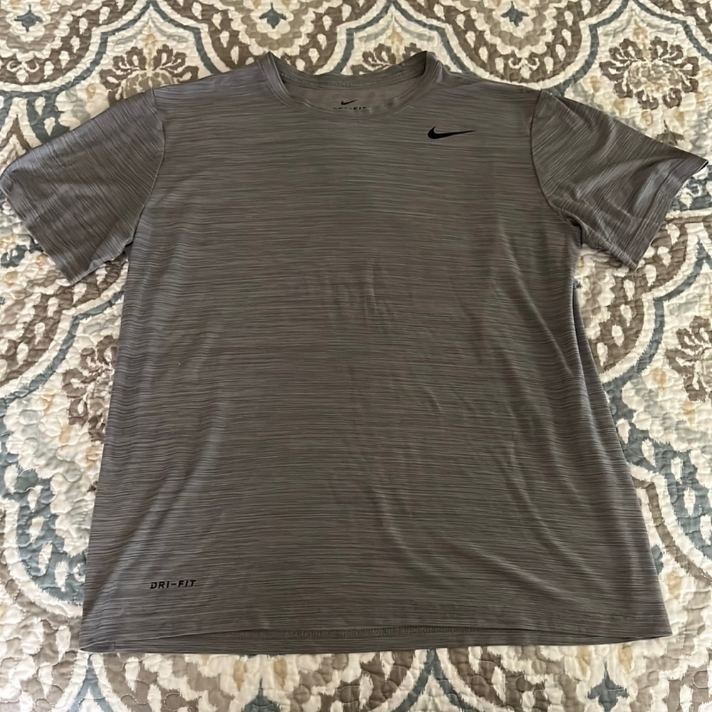 MEN'S • Nike Dri-Fit T-Shirt (M)